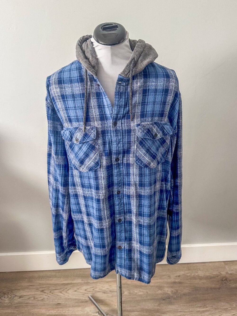 Quicksilver Men's Blue Plaid Shirt with Hood